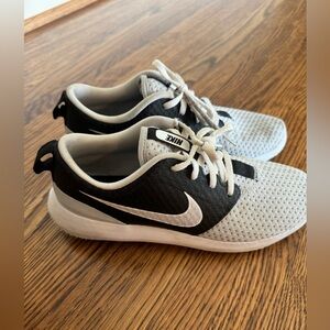 Boys Youth Nike Golf Shoes 5Y